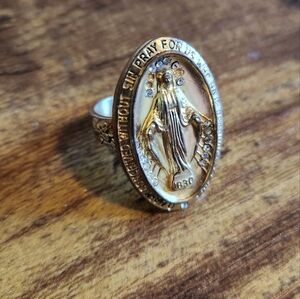 ✨️FINAL PRICE✨Virgins Saints & Angels Virgin Mary Miraculous Gold Statement Ring